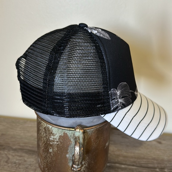 Roxy Women’s Water Come Down Trucker Hat - Picture 6 of 11